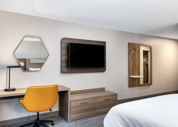Holiday Inn Express & Suites - Green Bay East By Ihg